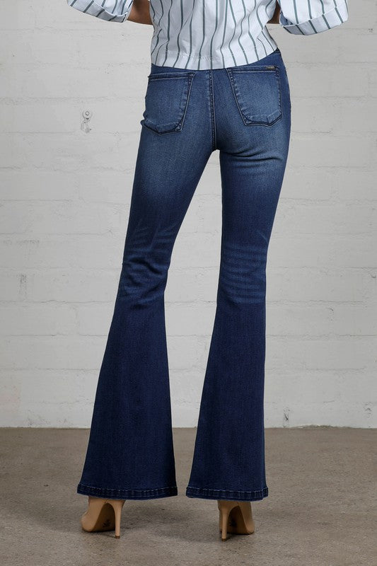 Comfortable stretch denim jeans with flare bottom