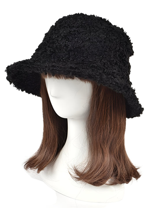 Cozy shearling bucket hat with soft texture