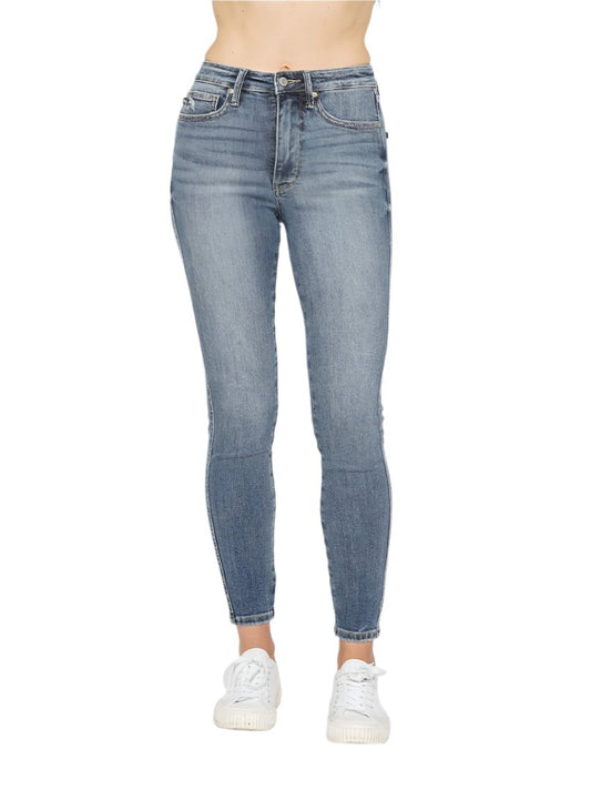 Front view of contrast wash skinny jeans with flattering tummy control.