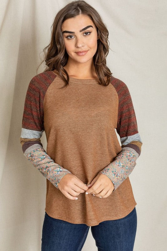 Plus-size tunic in camel with floral and striped details, styled for everyday wear.