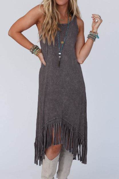 Boho-chic sleeveless midi dress with playful tassels, perfect for versatile day-to-night style. Comfort and elegance in one.