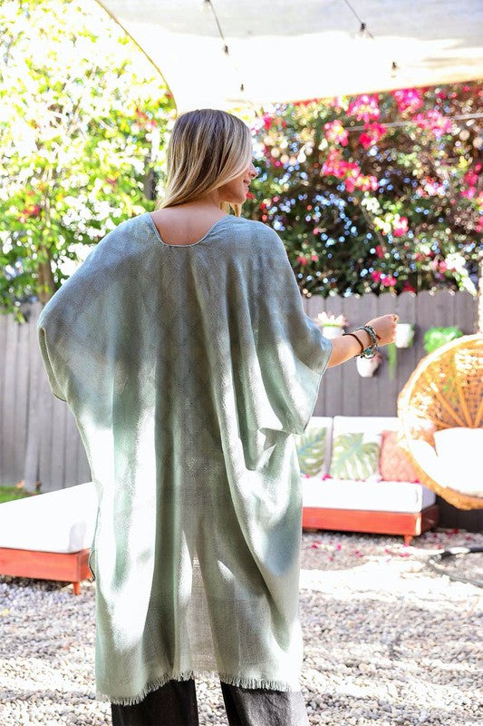 Green breezy kimono for a comfortable and elegant look.