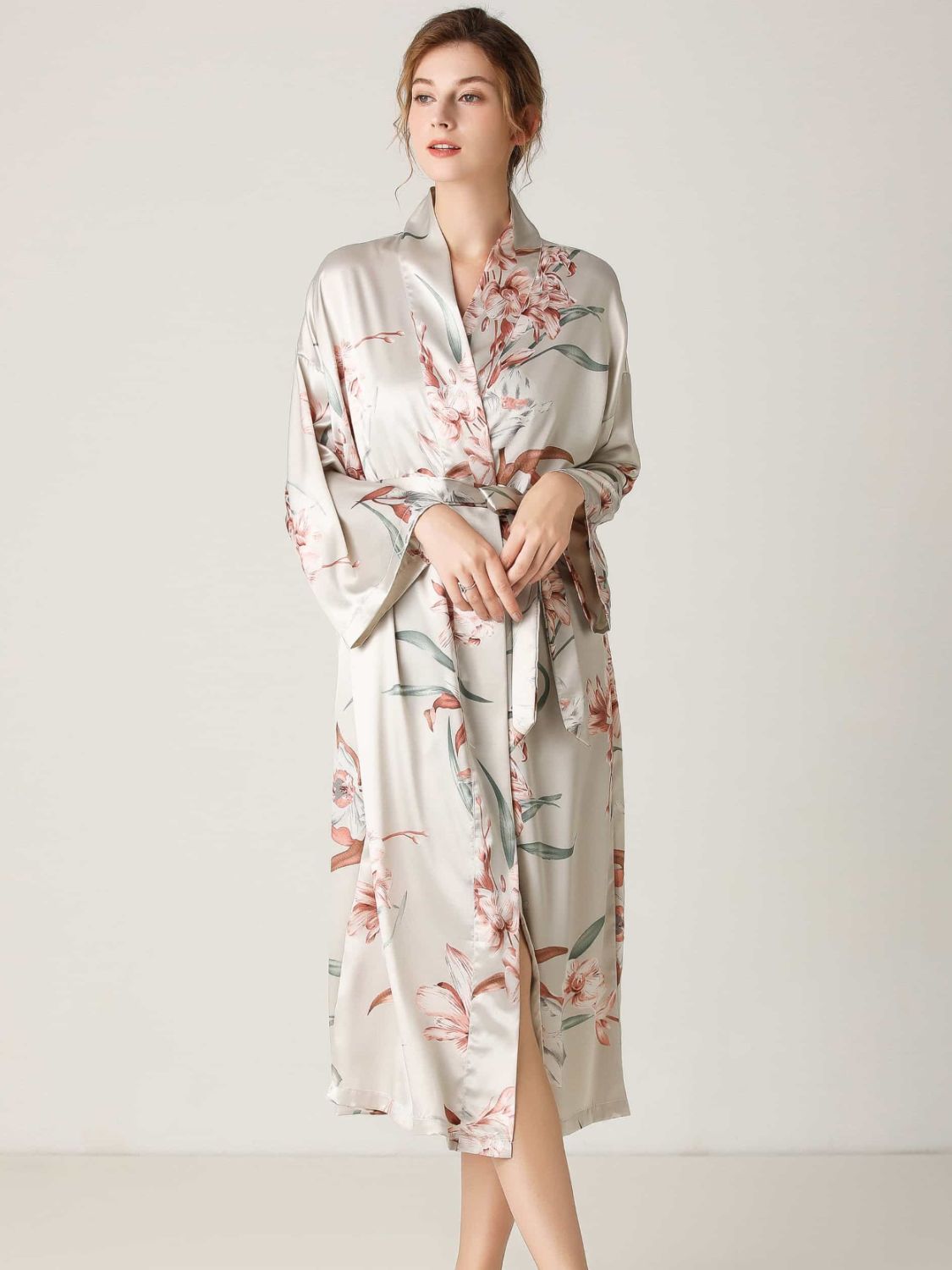 Embrace timeless elegance with our Floral Tie Waist Long Sleeve Robe. Luxurious comfort meets sophisticated style for moments of relaxation and poise.