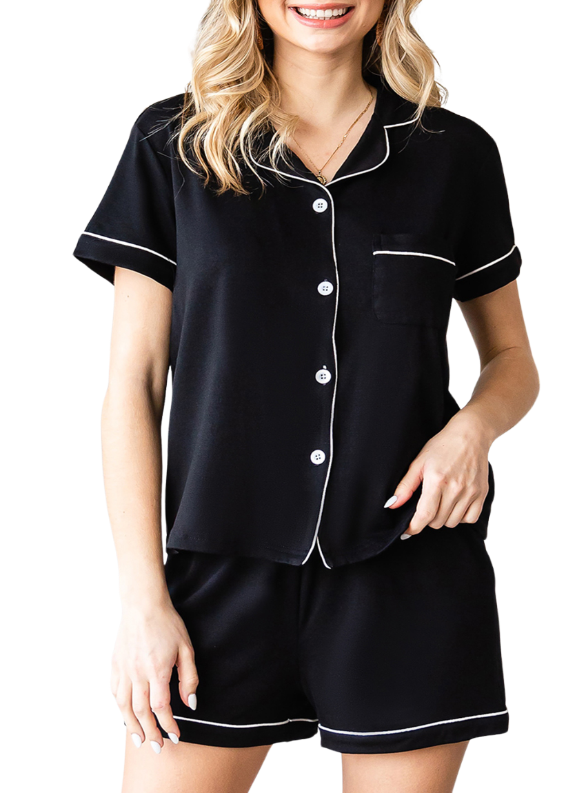 Cozy yet chic lounge set with pockets, perfect for relaxed days at home or quick outings. Ultimate comfort meets style in black with white piping.