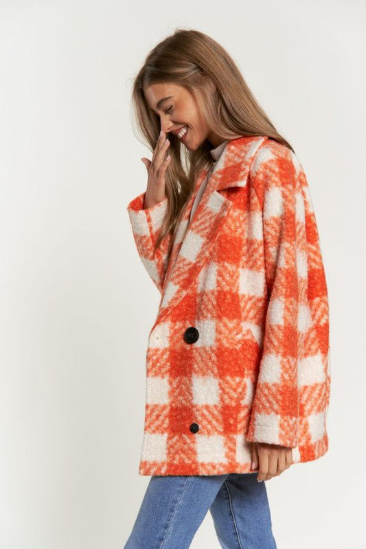 Chic boucle plaid coat for women, featuring side pockets and a lapel neck.
