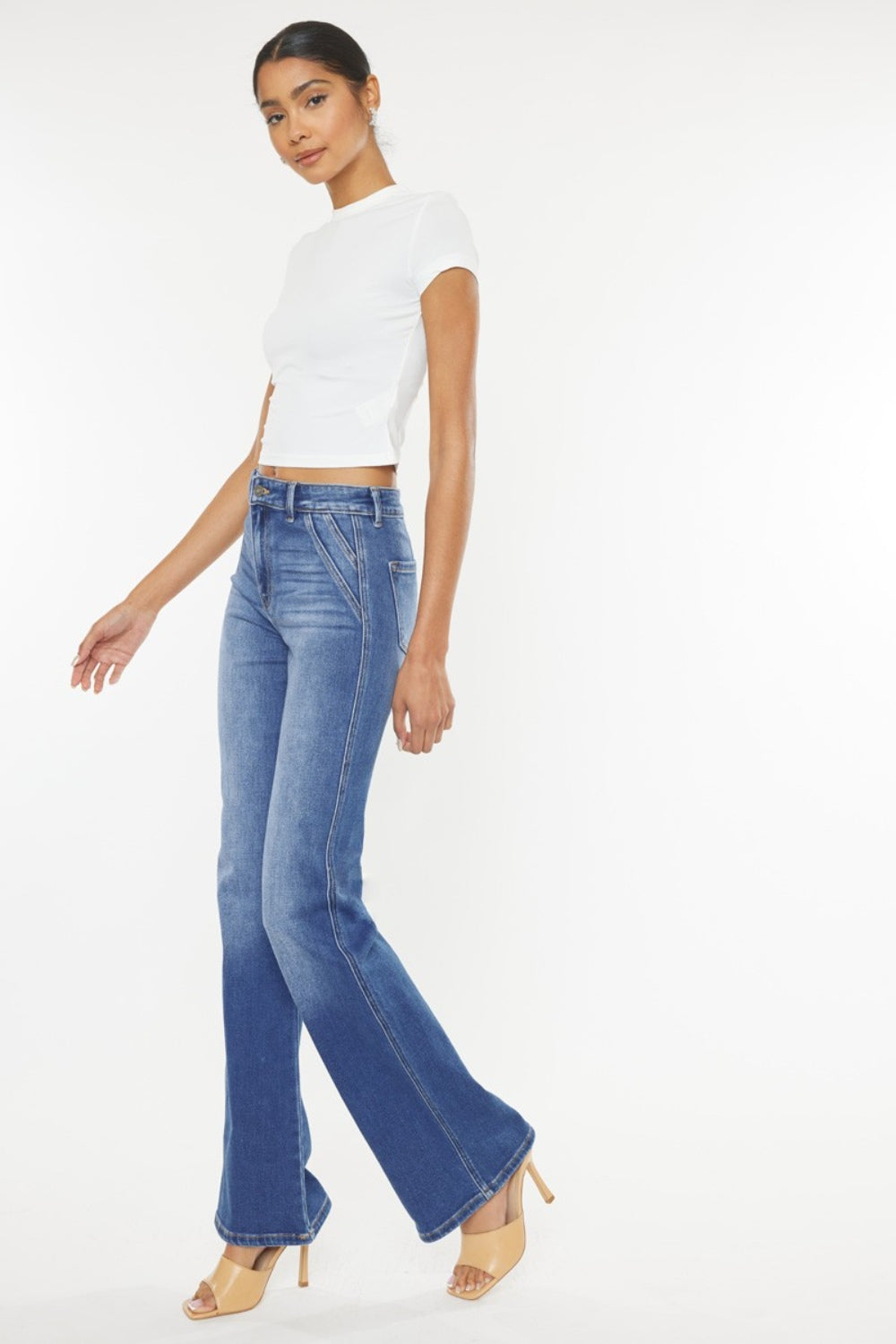 Trendy high-rise flare jeans in classic denim