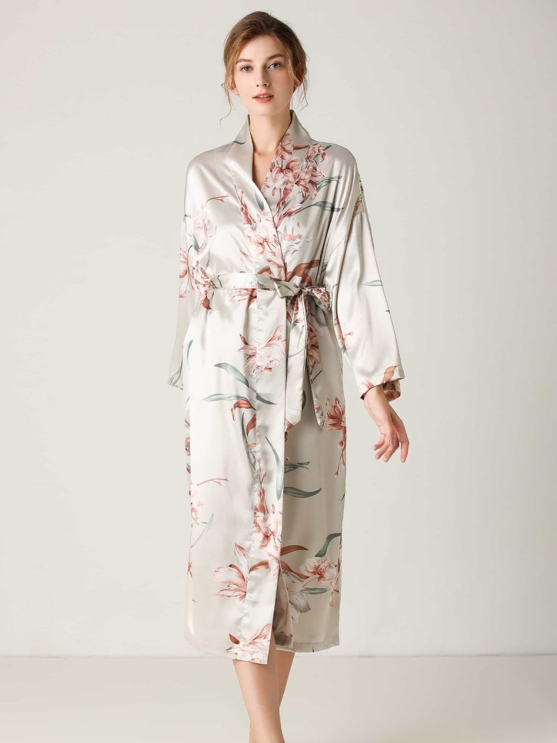 Embrace timeless elegance with our Floral Tie Waist Long Sleeve Robe. Luxurious comfort meets sophisticated style for moments of relaxation and poise.