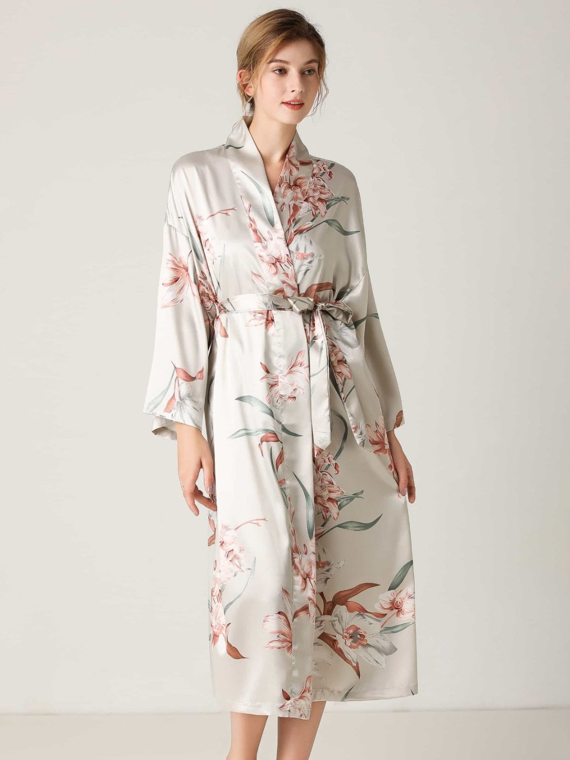 Embrace timeless elegance with our Floral Tie Waist Long Sleeve Robe. Luxurious comfort meets sophisticated style for moments of relaxation and poise.