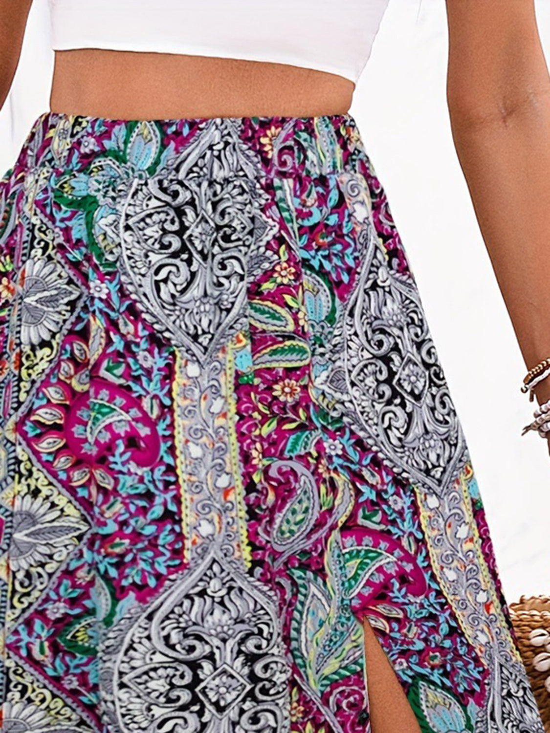 Elastic waistband paisley print maxi skirt for a comfortable fit.