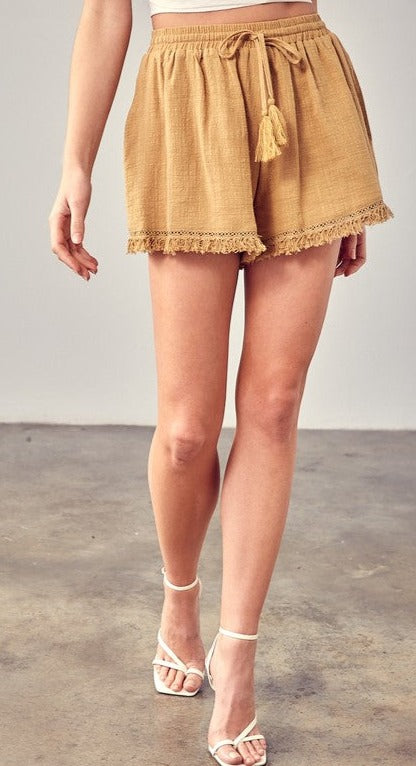 Classic beige linen shorts with trendy fringe hem