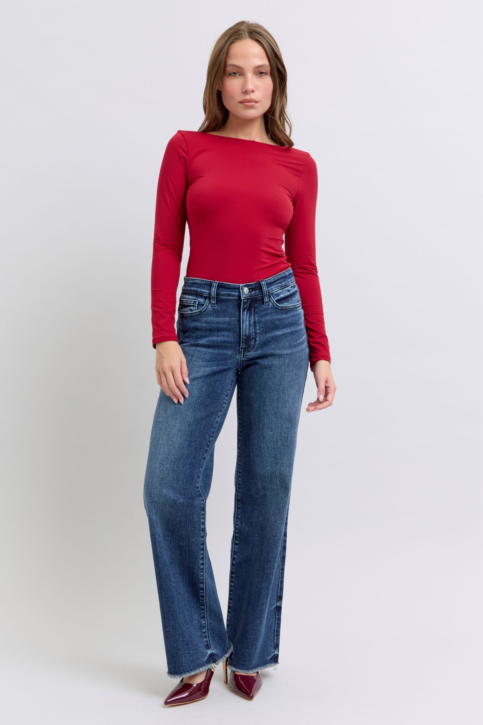 Comfortable mid-rise jeans with moderate stretch and raw hem
