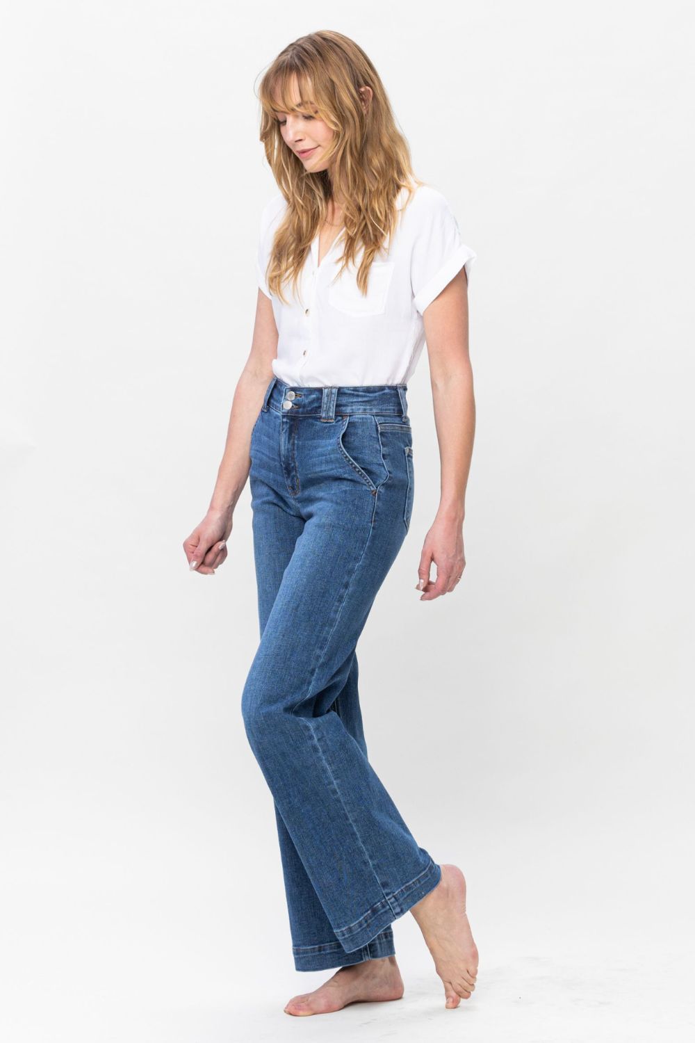 Women’s wide-leg jeans with soft, stretchy denim for all-day wear.