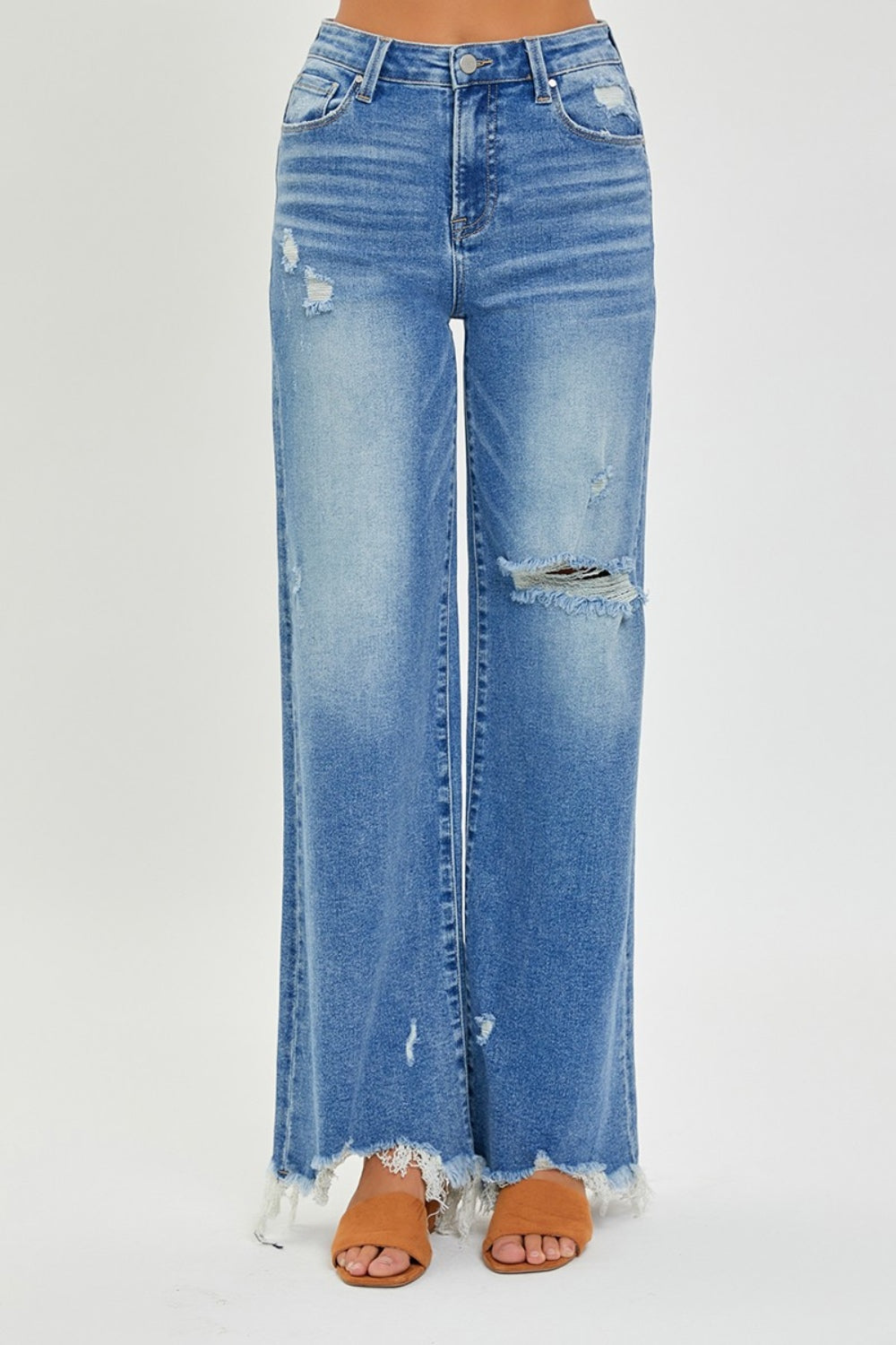 Trendy high-rise wide leg jeans with frayed detailing
