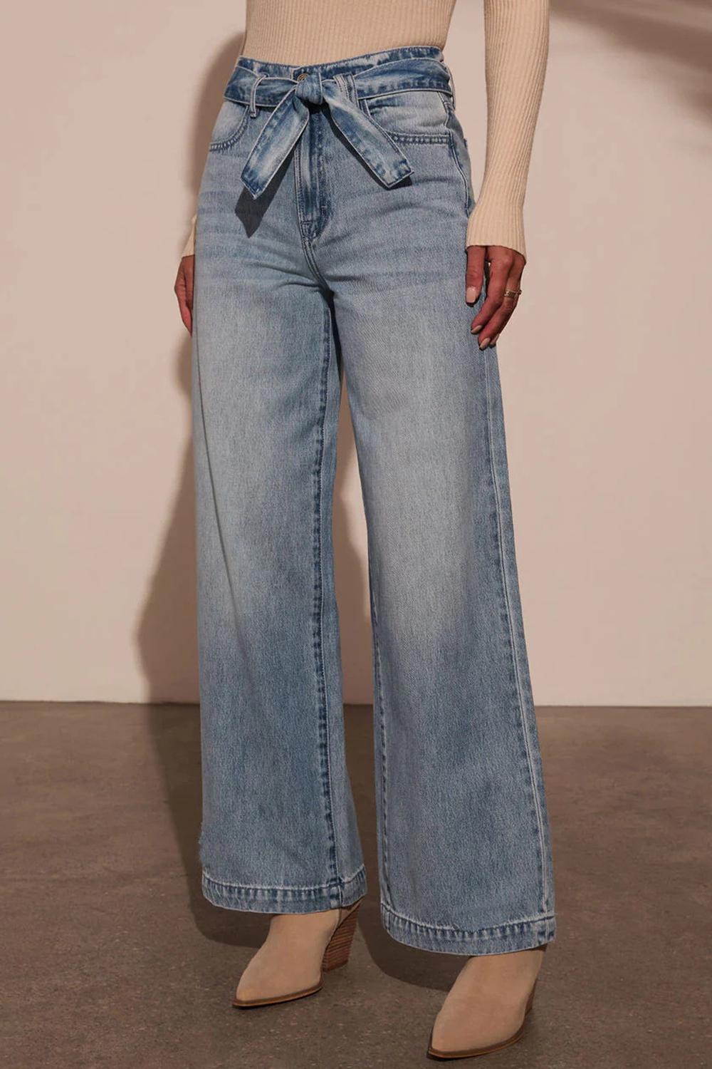 belted-high-waist-wide-leg-jeans-light-wash-side-view
