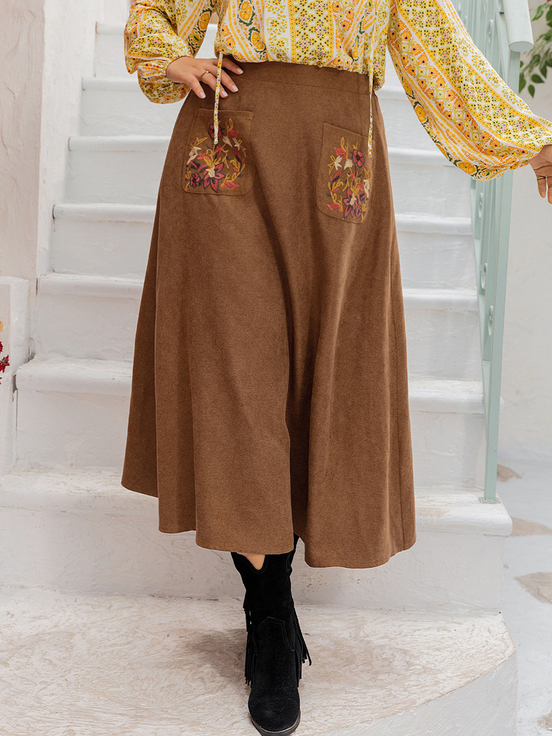 Caramel skirt with embroidered pockets for plus size
