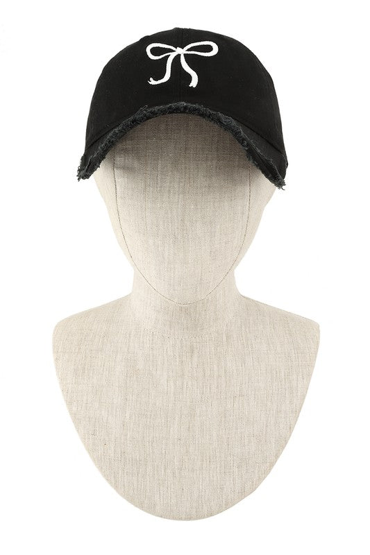 Casual black cap featuring chic ribbon design
