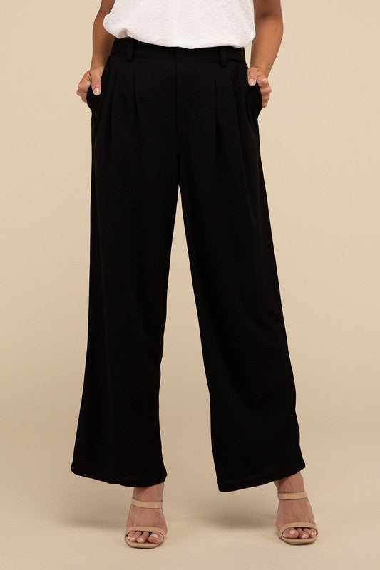 Chic black waffle trousers with elastic waistband
