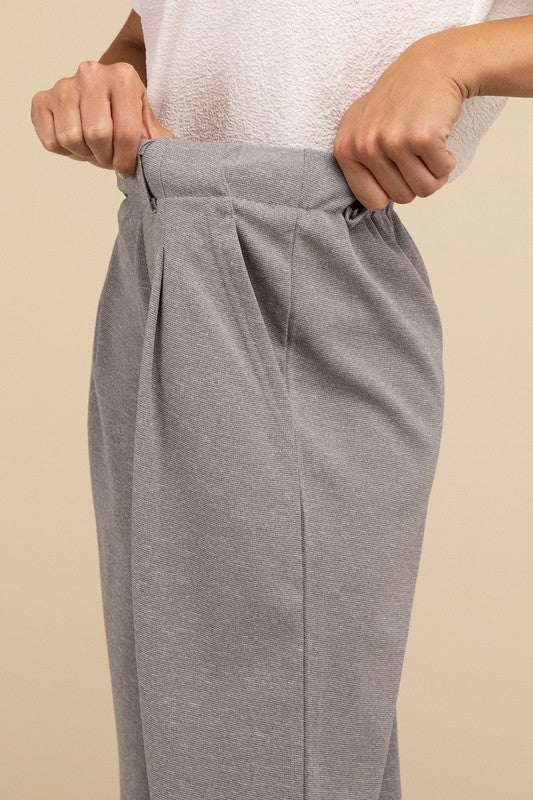 Chic gray waffle trousers with elastic waistband
