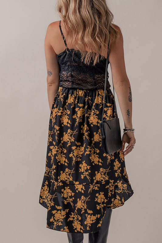 Feminine floral skirt with button accents, ideal for casual and chic styles.
