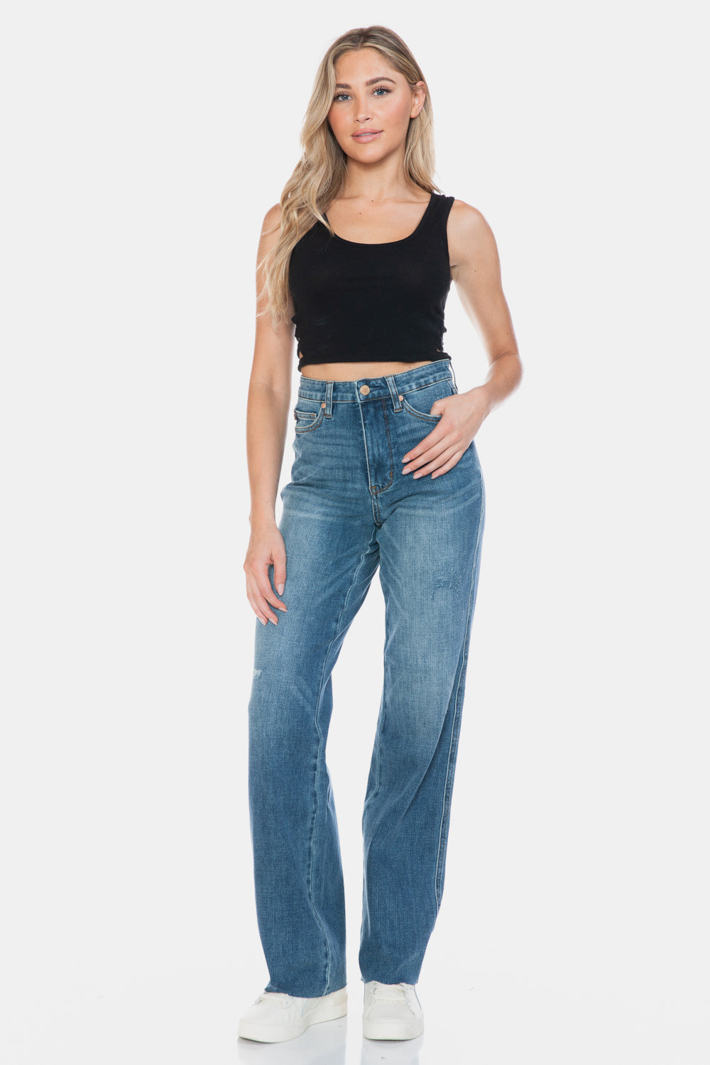 Straight-leg jeans with trendy high-waist and tummy control.
