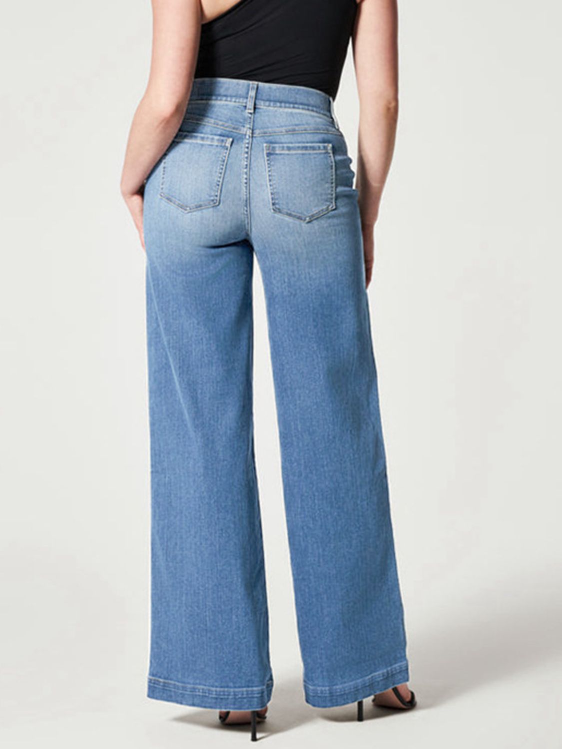 Trendy high-rise wide-leg jeans in light wash with a relaxed fit.
