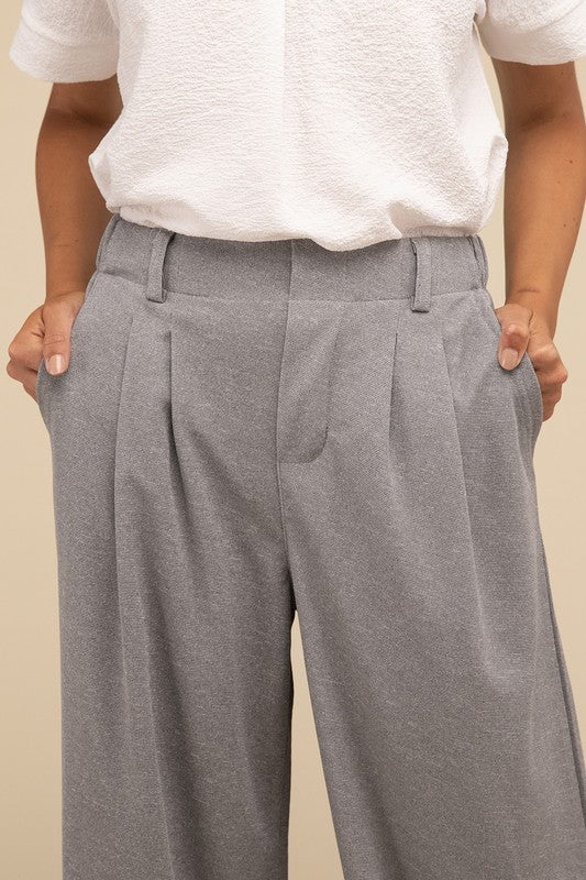 Comfortable gray waffle-knit pants with pockets
