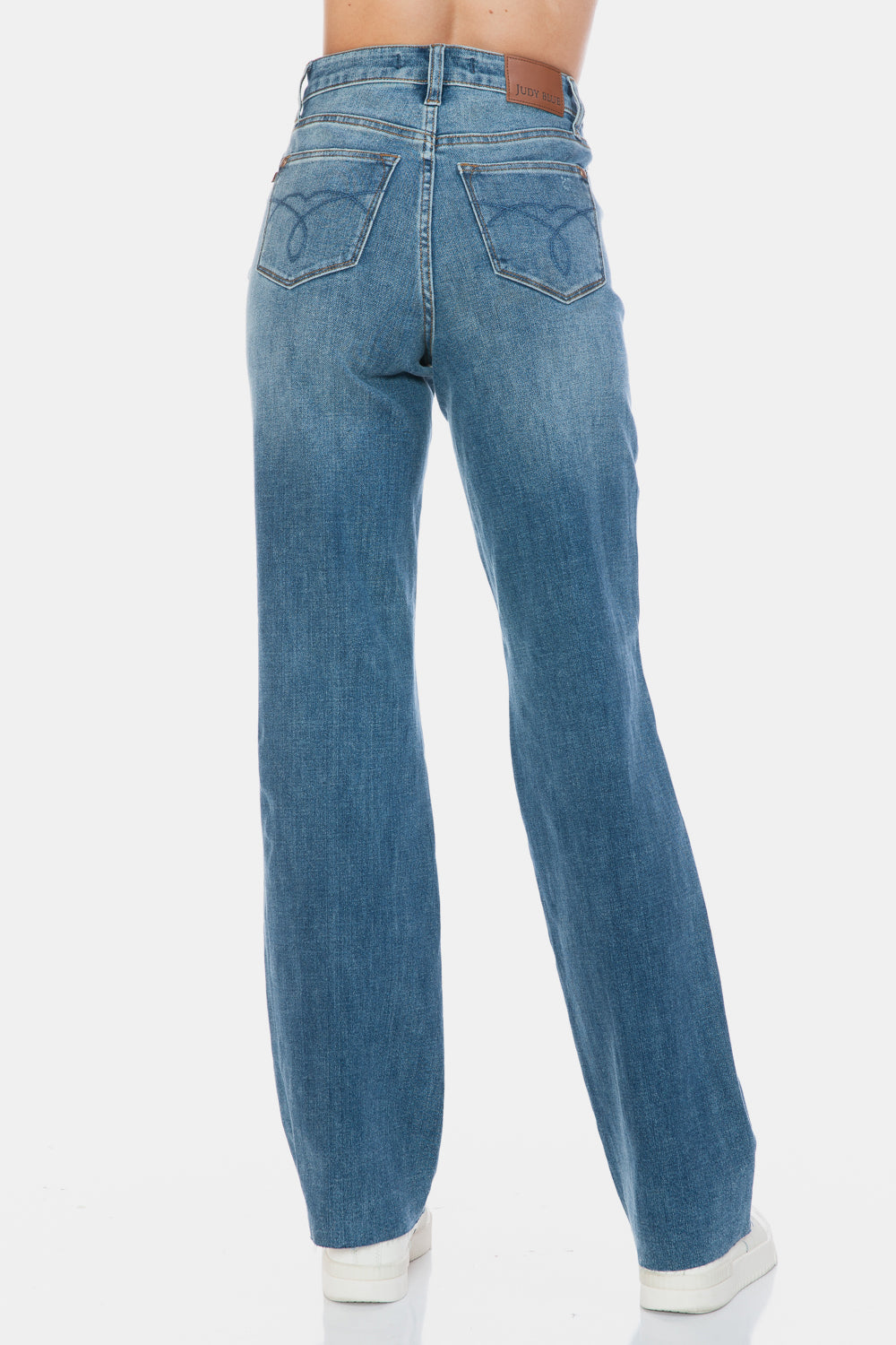 Women’s raw hem denim for casual or dressy looks.
