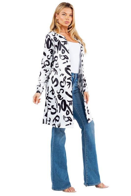 Chic long jacket with black and white graphic print
