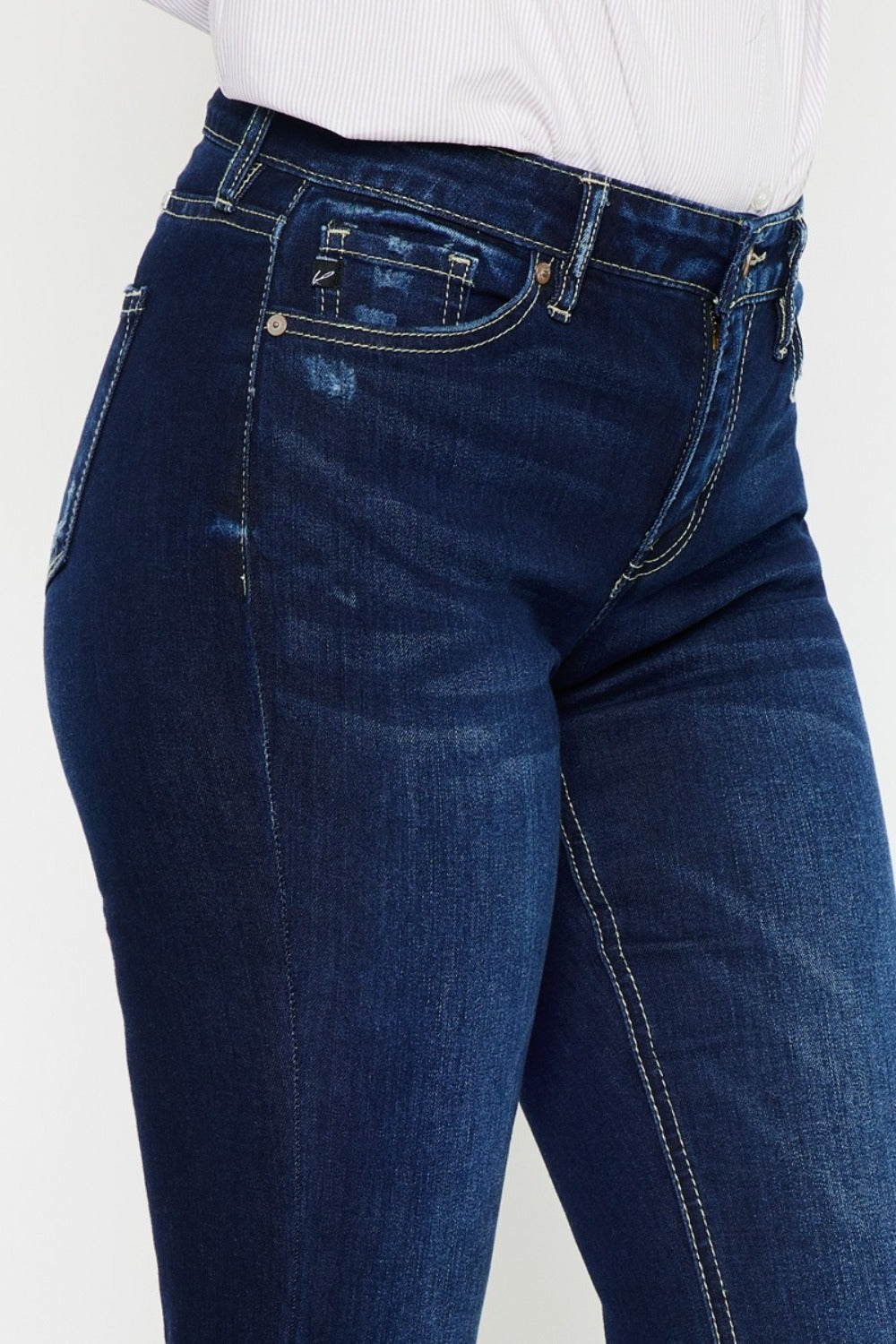 Comfortable women’s flare jeans with slightly stretchy fabric.
