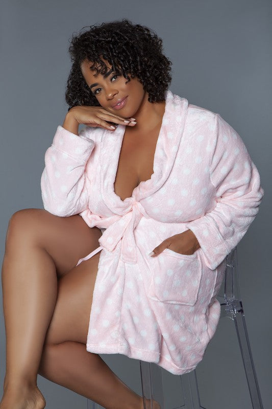 Casual women’s pink robe with a polka dot print and front pockets, perfect for lounging.
