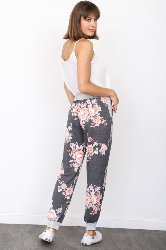 Casual gray plus size sweatpants with floral pattern and pockets
