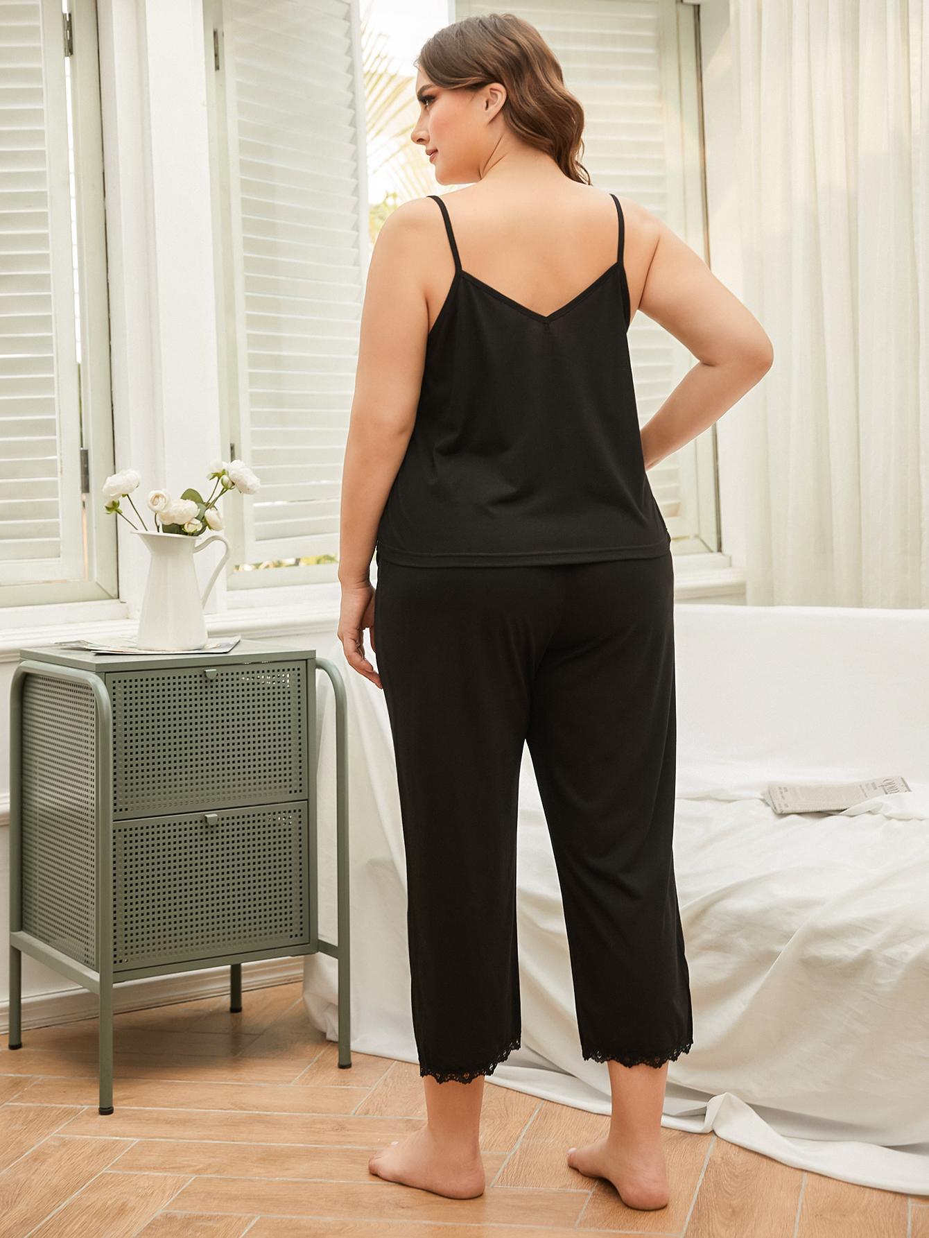 Cozy plus-size lounge set in black with feminine lace details.
