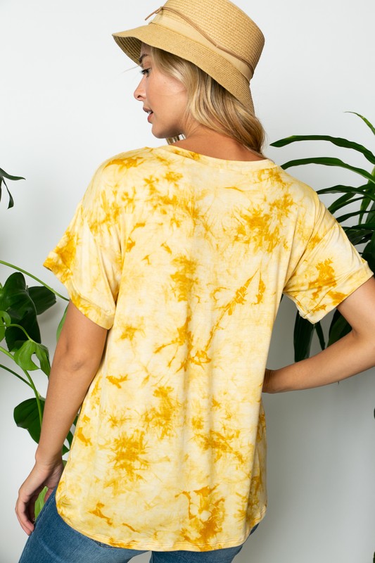 Relaxed fit yellow tie-dye plus size V-neck tee