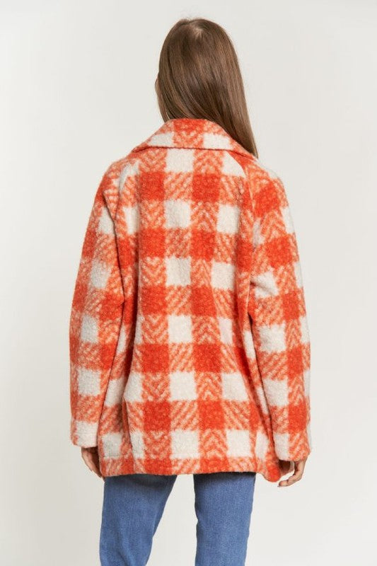 Chic boucle plaid coat for women, featuring side pockets and a lapel neck.
