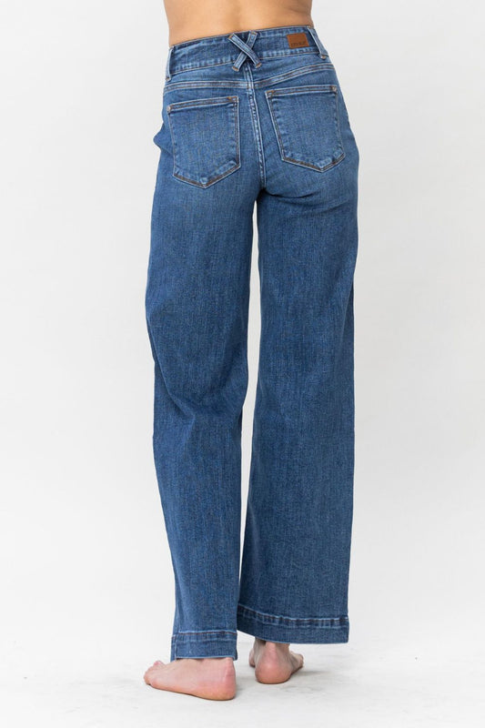 Back view of wide-leg denim jeans featuring functional pockets.
