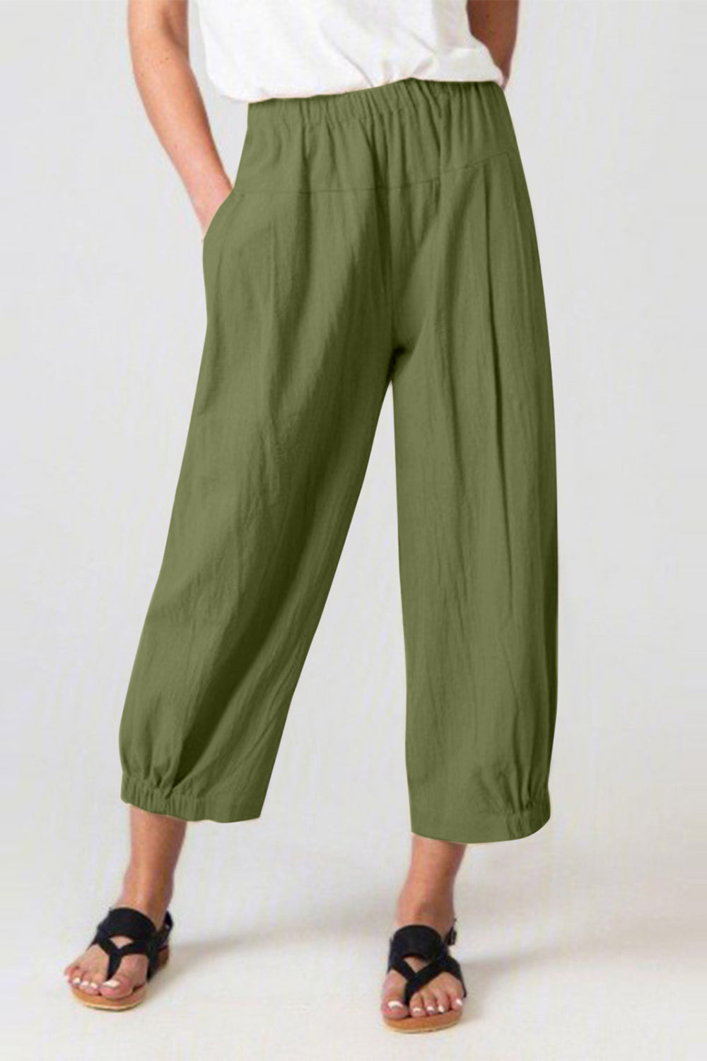 Chic, comfy cropped pants with an elastic waist. Perfect for any occasion. Available in 4 colors for a versatile wardrobe must-have