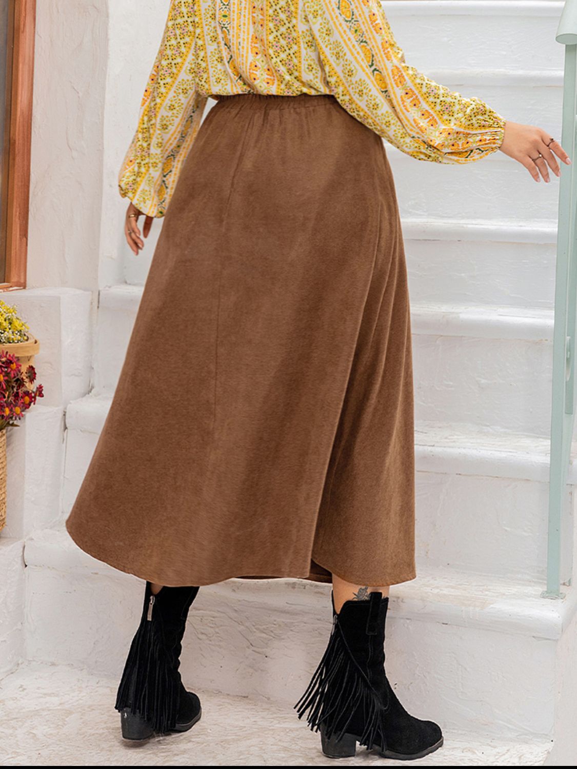 Elegant caramel high waist skirt with embroidery
