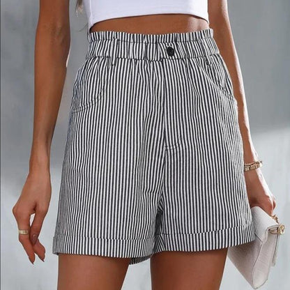 Chic striped shorts with pockets for stylish comfort. Perfect for versatile, everyday wear.