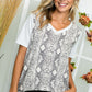 Comfortable gray snakeskin pattern V-neck T-shirt