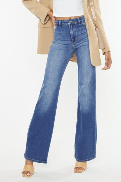 Stylish wide-leg jeans with a high-rise fit