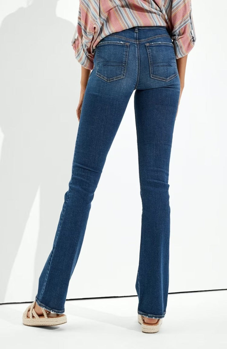 Shop the versatile Buttoned Straight Jeans with pockets for a timeless and comfortable fit, perfect for any occasion.
