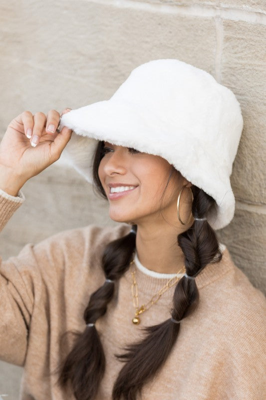 Fashionable bucket hat with plush design
