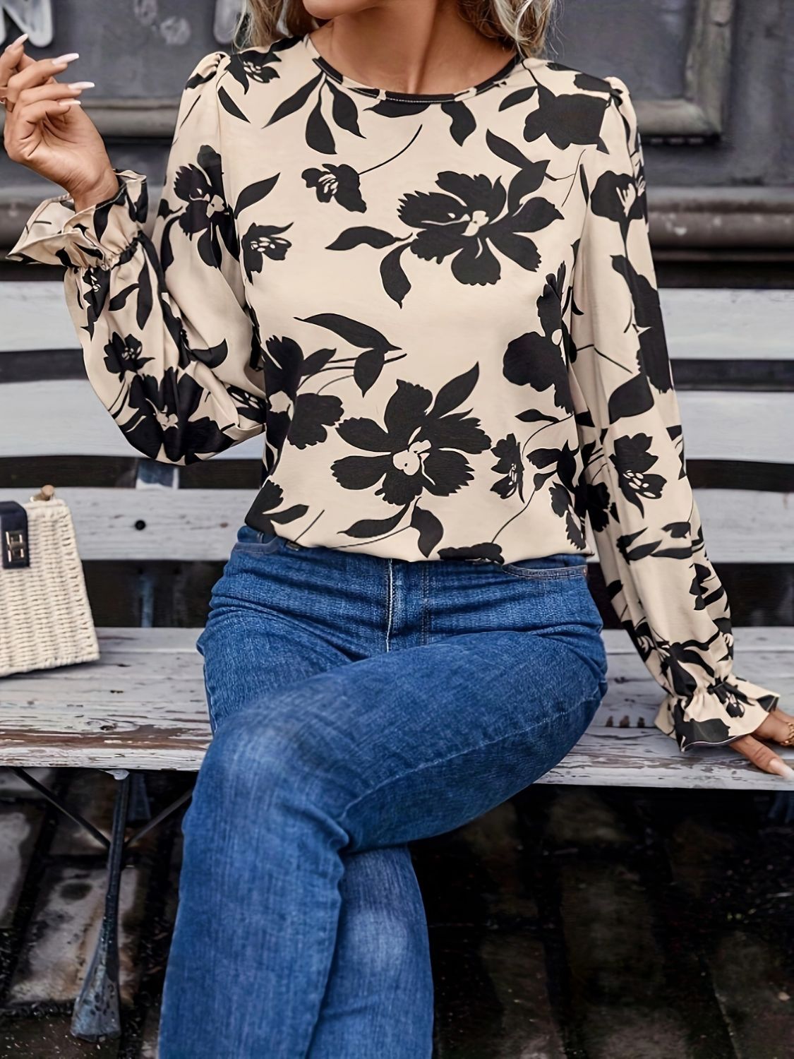 Fashionable bow back blouse with printed pattern
