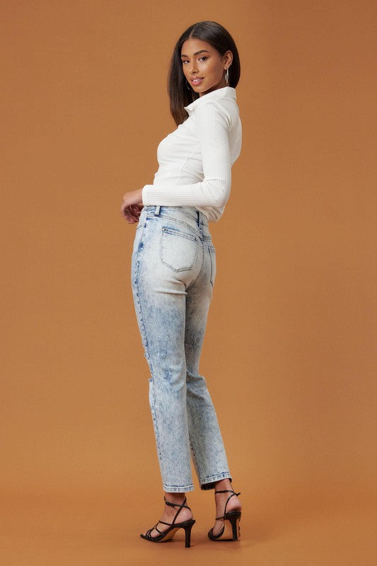 Flattering distressed skinny jeans for women
