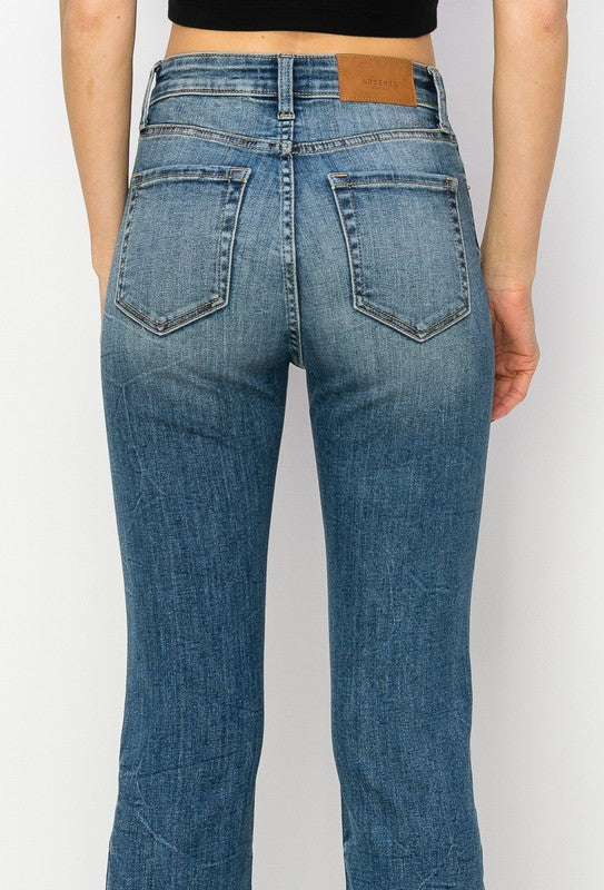 Comfortable stretch high-rise bootcut jeans perfect for casual wear.
