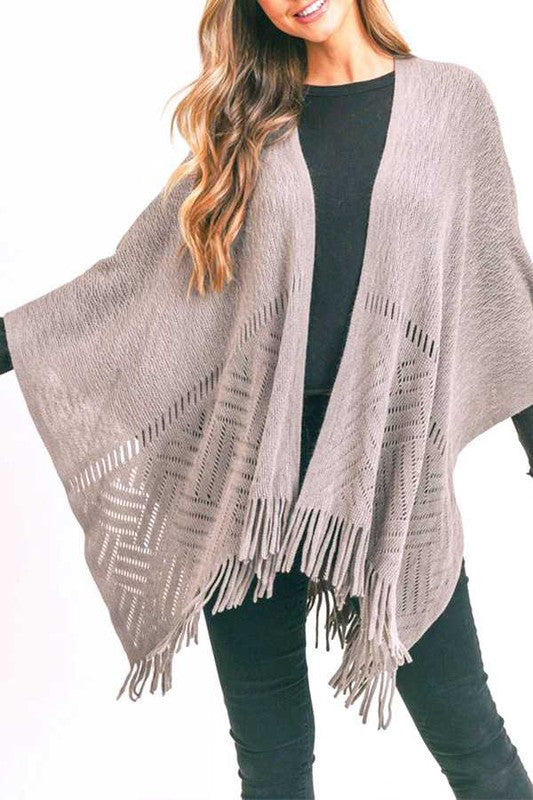 Gray fringe hem knit shawl paired with a simple outfit.
