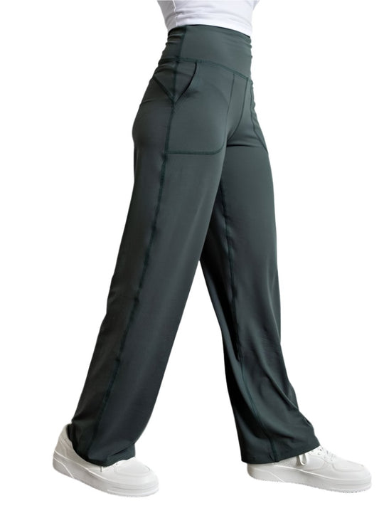 Comfortable wide-leg pants in green, styled for everyday wear with a relaxed fit and large pockets