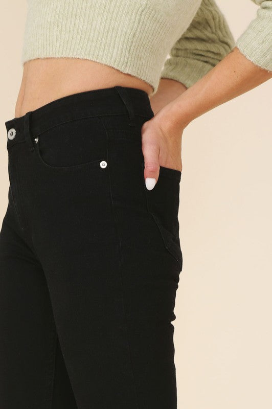 Durable Lilou black stretch skinny jeans made from soft fabric.