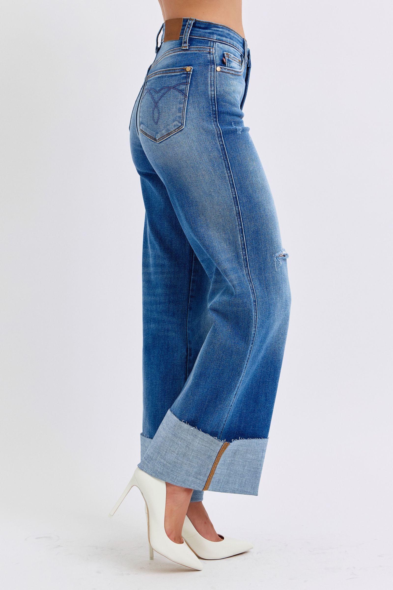 Women's trendy wide-leg jeans with a flattering high waist
