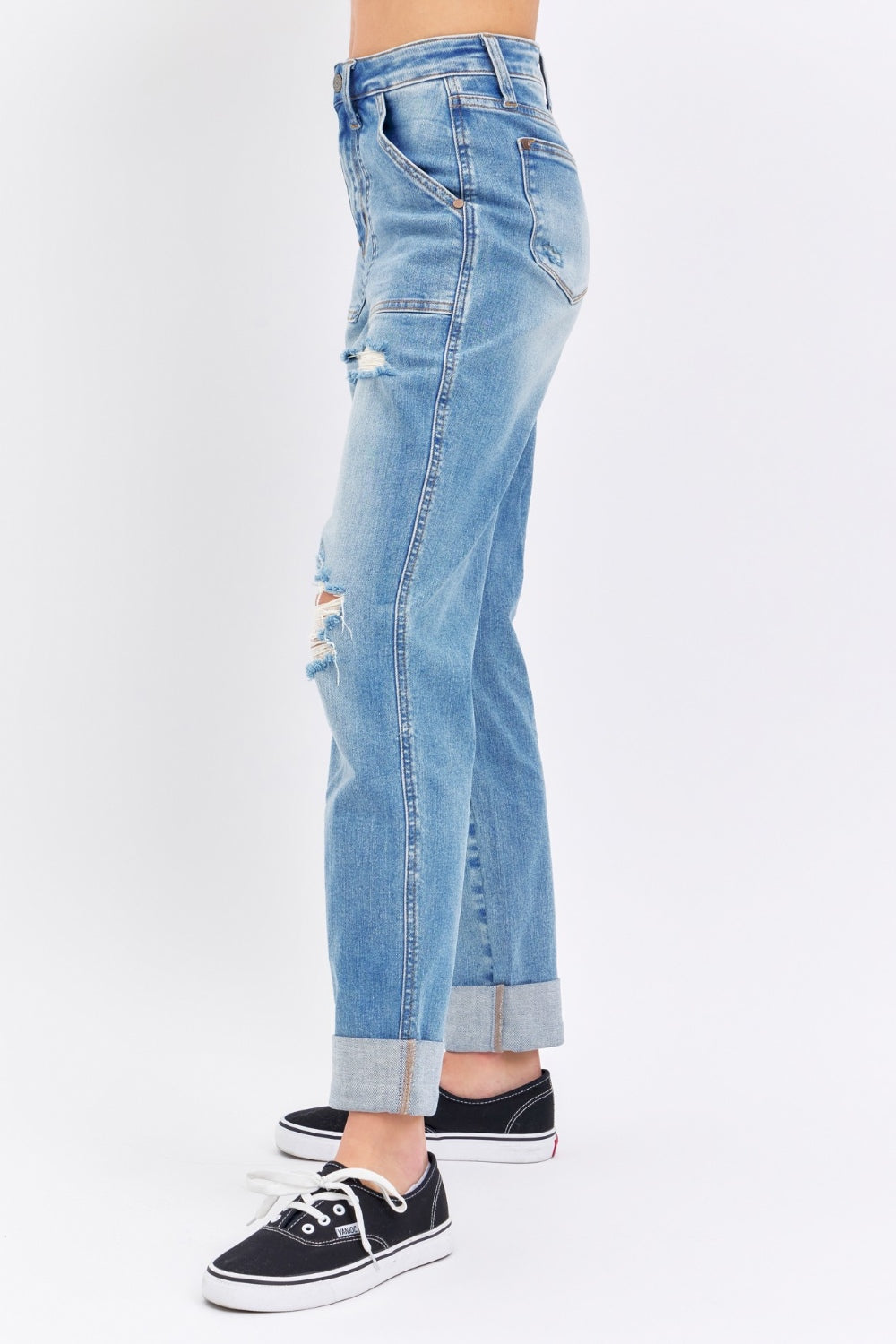 Model wearing Judy Blue Distressed Straight Jeans with cuffs rolled up.